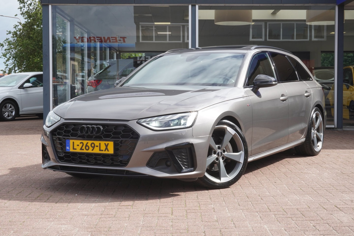 Audi A4 Avant - 40 TFSI S edition Competition | Panodak | Virt. Cockpit | Vol opties | 2021 | Inruil mogel - AutoWereld.nl