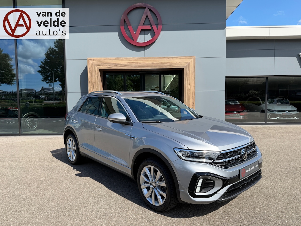 Volkswagen T-Roc - 1.5 TSI 150pk DSG R-Line | Camera | Keyless | Elek. Achterklep | Dode hoek | Rijklaar incl - AutoWereld.nl