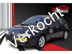 Alfa Romeo 147 - 1.6 T.Spark Distinctive Climate Cruise Lederen Bekleding