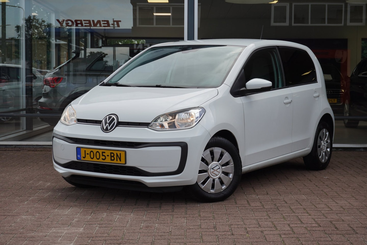 Volkswagen Up! - 1.0 BMT move up! 5deurs | Airco | Elek. Pakket | 2020 | Wit | Inruil mogelijk - AutoWereld.nl