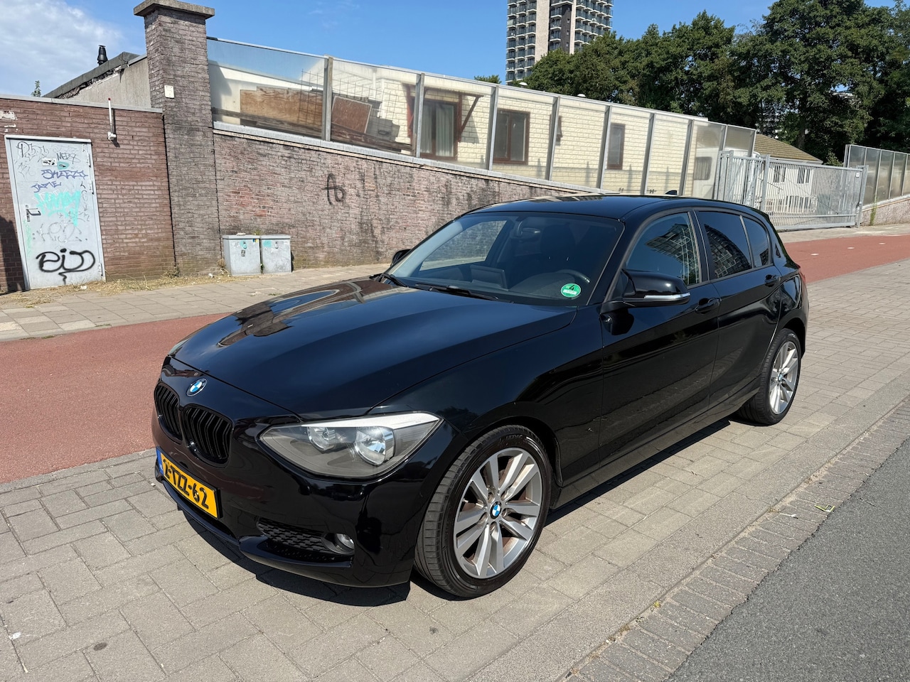 BMW 1-serie - 116i Business Automaat Grote Navi Carplay Cruise Control NL Auto - AutoWereld.nl
