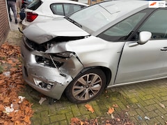 Citroën Grand C4 Picasso - 1.6 e-THP Exclusive_AUTOMAAT_KLEIN SCHADE LINKS VOOR