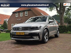 Volkswagen Tiguan - 2.0 TSI 4Motion Highline DSG. | 3x R-Line | Panorama | Trekhaak | Dynaudio | Virtual | Dod