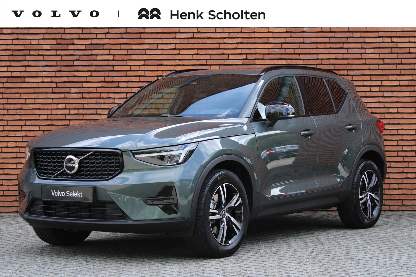Volvo XC40 - B4 Plus Dark | Panoramadak | Trekhaak | Verwarmbare voorstoelen en stuurwiel | Premium aud - AutoWereld.nl