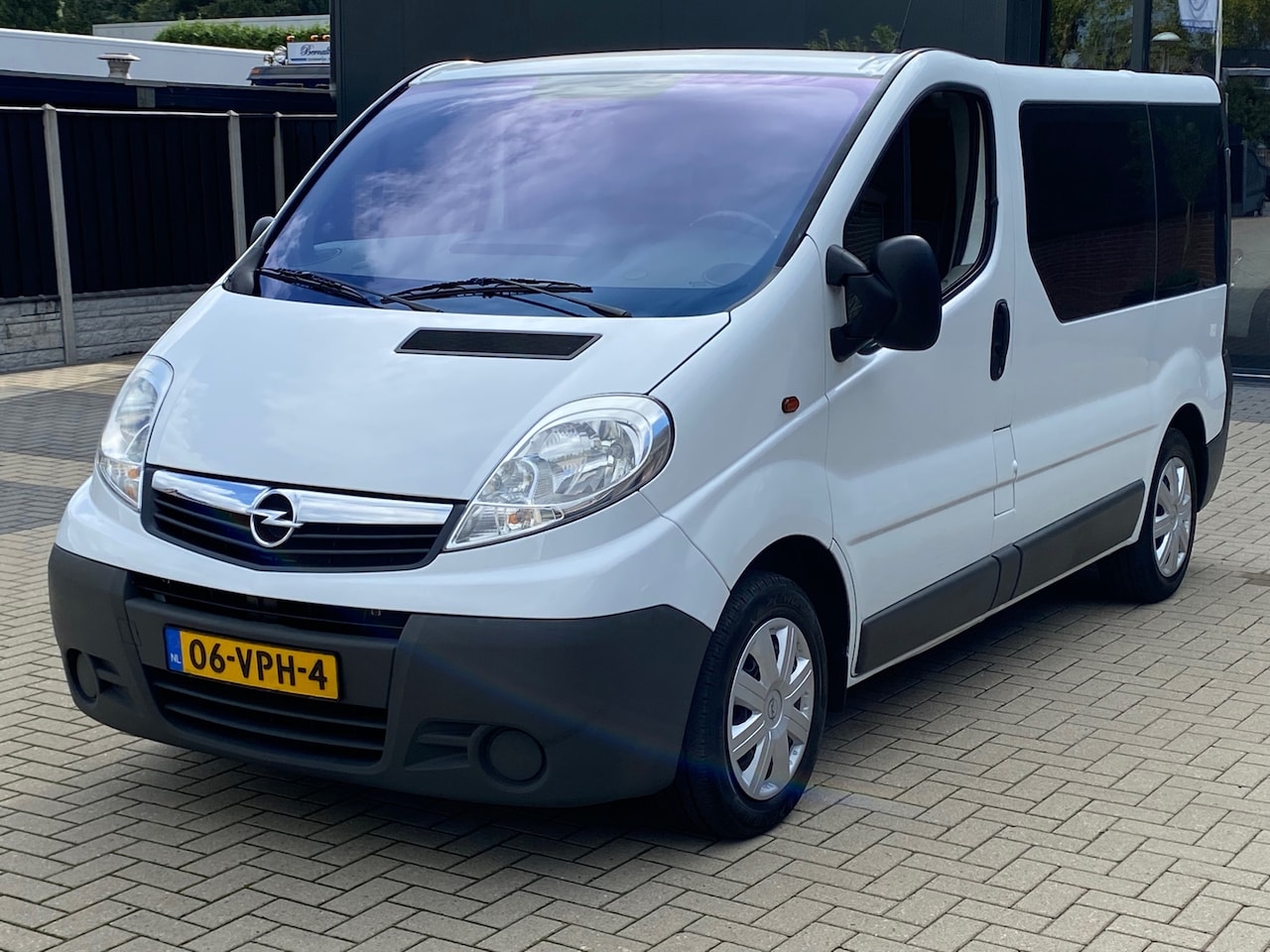 Opel Vivaro - 2.0 CDTI NIEUWSTAAT ROLSTOELBUS ROLSTOEL LIFT NAVI AIRCO PDC TREKHAAK - AutoWereld.nl