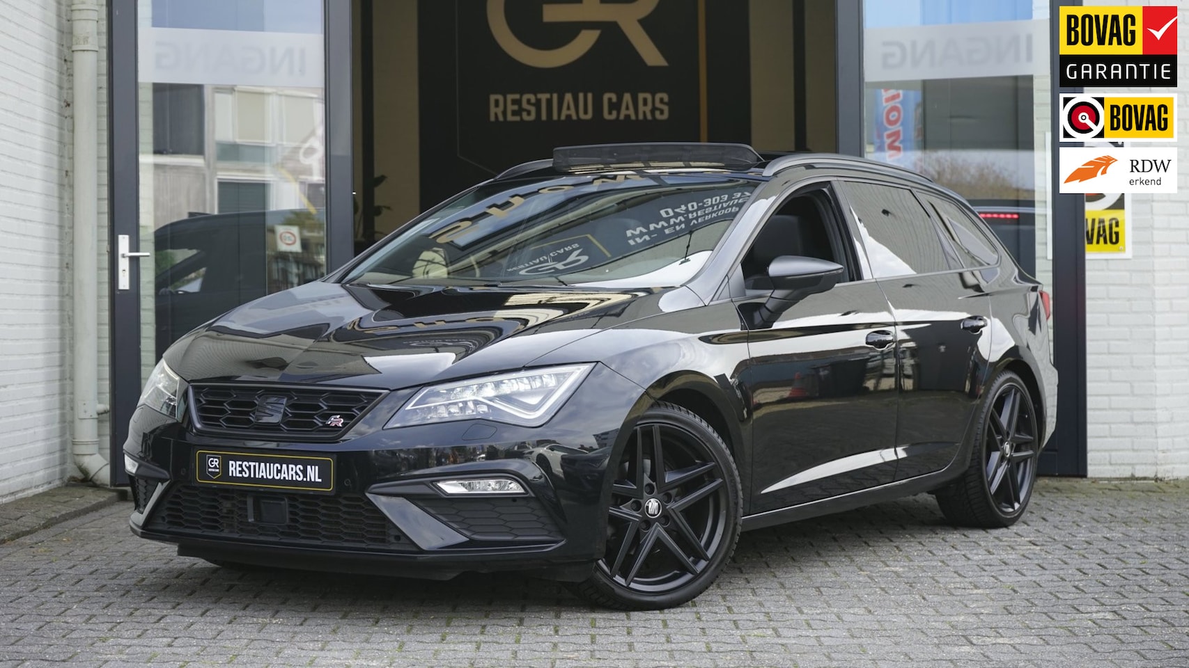 SEAT Leon ST - 1.5 TSI FR Ultimate Black Edition AUTOMAAT|ACC|ALCANTARA|AMBIANCE|BEATS|CAMERA|KEYLESS|PAN - AutoWereld.nl