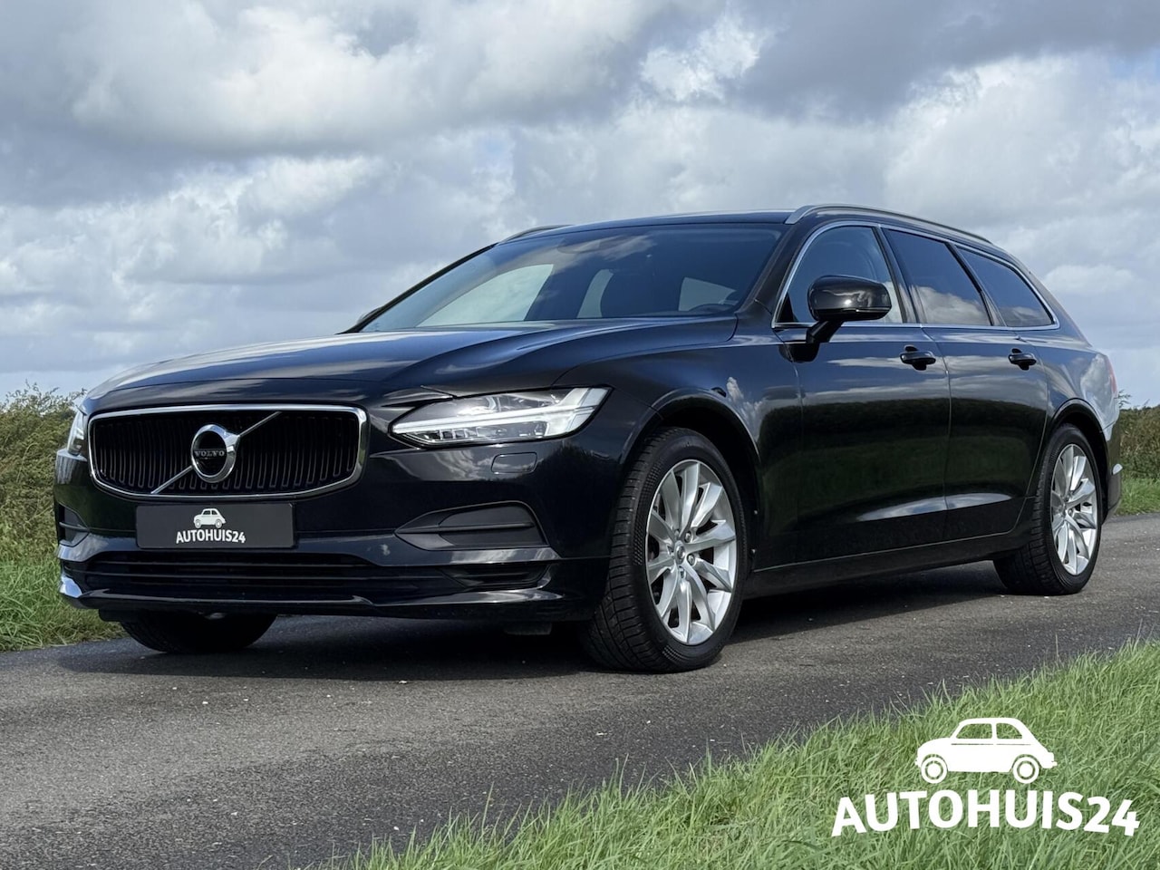 Volvo V90 - 2.0 T4 Momentum TREKHAAK|KEYLESS|PILOT-ASSIST|LED|LEDER - AutoWereld.nl