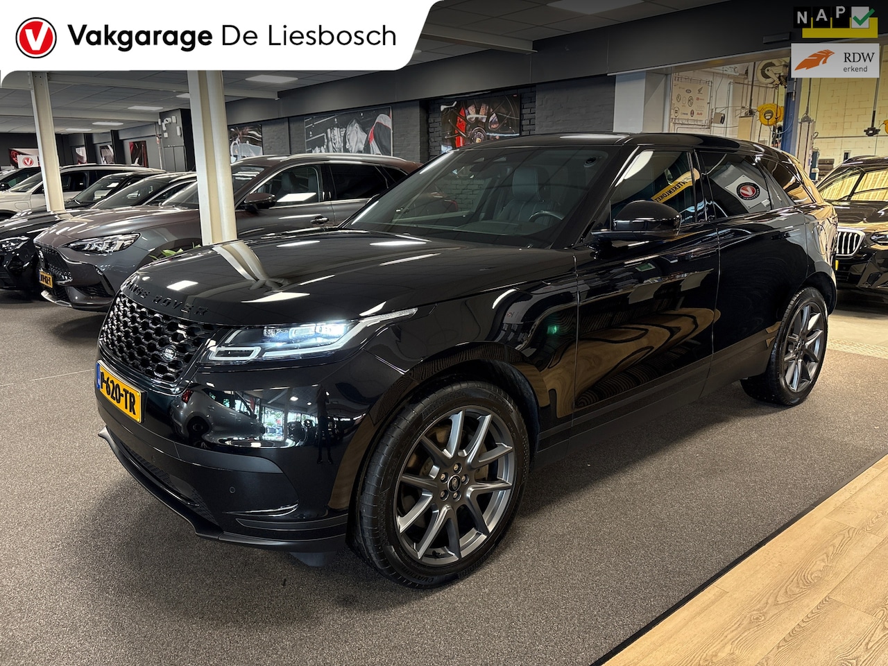 Land Rover Range Rover Velar - 2.0 P400e SE / leer / panoramadak / navi / 360 camera / Meridian /stoel verw / black editi - AutoWereld.nl