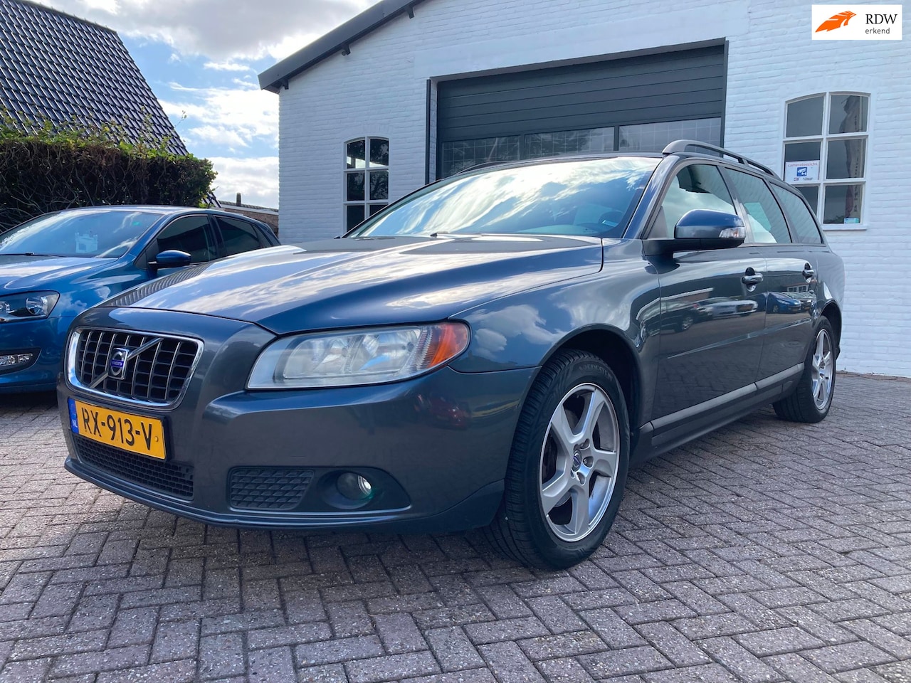 Volvo V70 - 2.0 Kinetic Bj 2008, Cruise, Clima, PDC, APK TOT 06-2027 inruil is mogelijk - AutoWereld.nl