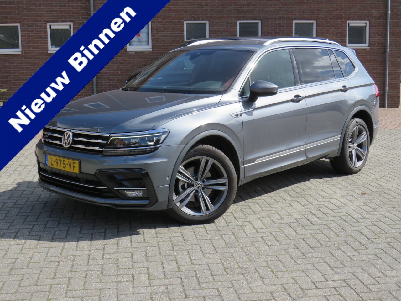 Volkswagen Tiguan Allspace - 1.5 TSI 150Pk DSG Highl. BNS R-Line 7p. * Rijklaarprijs incl. garantie * Trekhaak * Camera - AutoWereld.nl