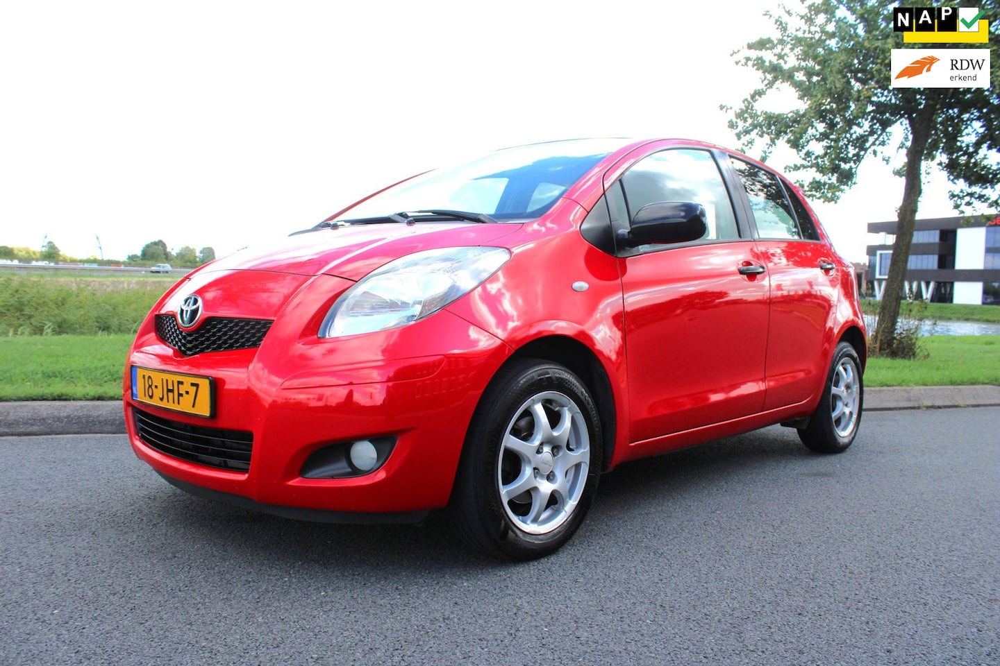 Toyota Yaris - 1.3 VVT-i Dynamic 1.3 VVTi Dynamic, Airco , 6 versnellingen APK 16-06-2027 - AutoWereld.nl