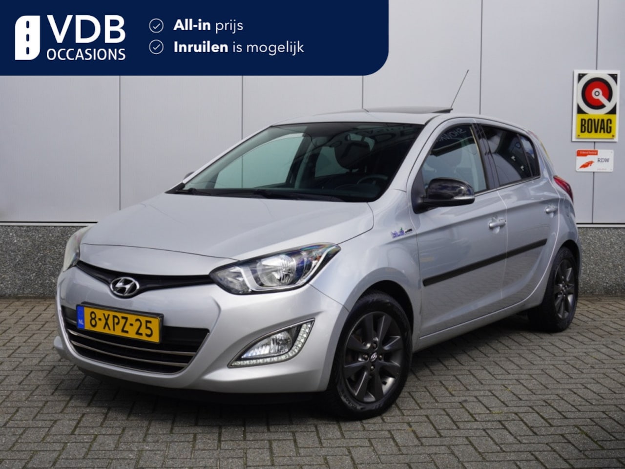 Hyundai i20 - 1.2i Go! Plus Half Leer | Schuifdak | Airco | NAP - AutoWereld.nl