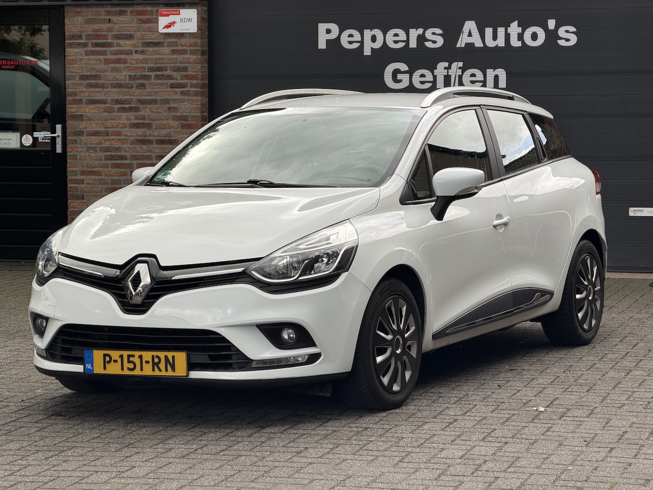 Renault Clio Estate - 0.9 TCe Limited Komt binnen - Airco Navigatie Stoelverwarming - AutoWereld.nl
