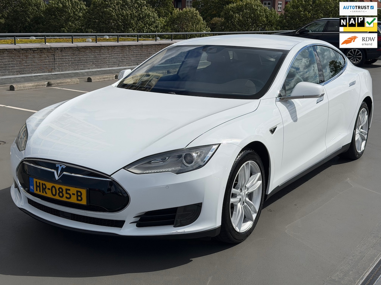 Tesla Model S - 70 Base 320+ Km Accubereik Adaptief Cruise Camera DEALER onderhouden Dec 2015 Model - AutoWereld.nl