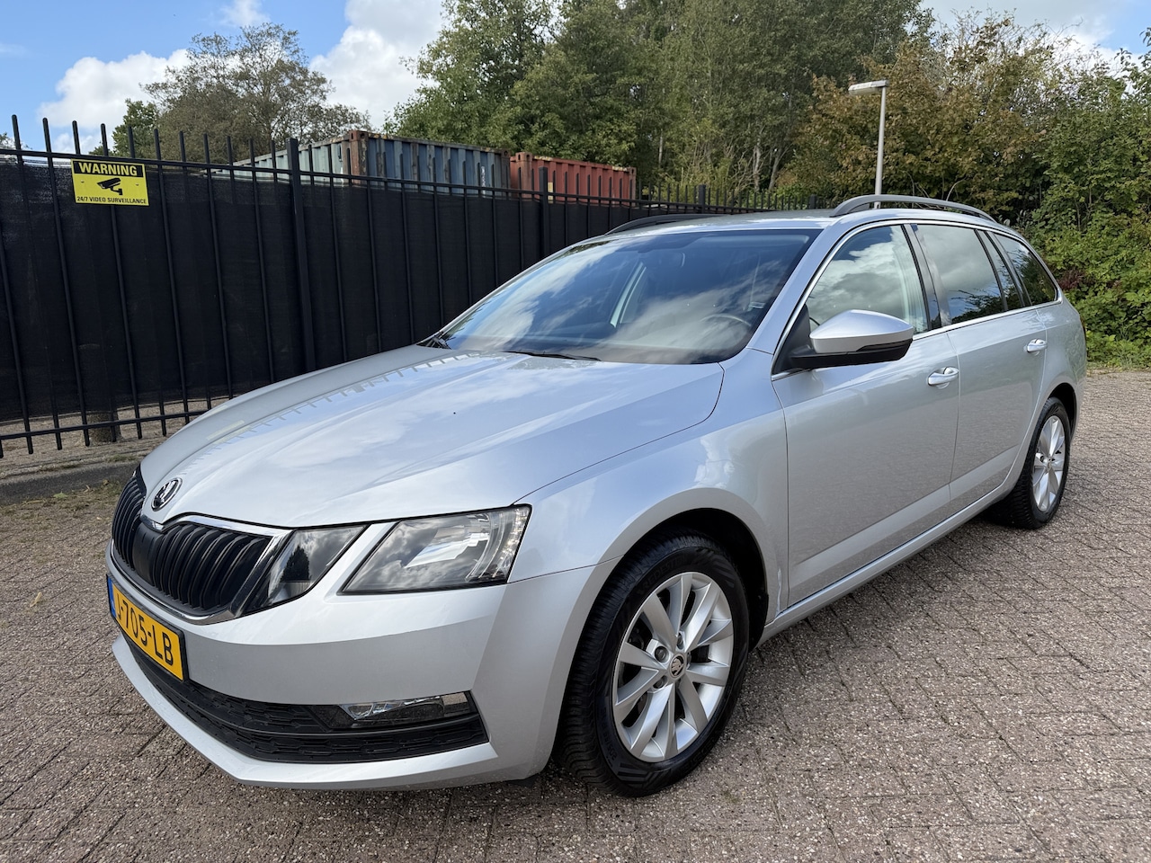 Skoda Octavia Combi - 1.5 TSI DSG Greentech Business Edition Carplay - AutoWereld.nl