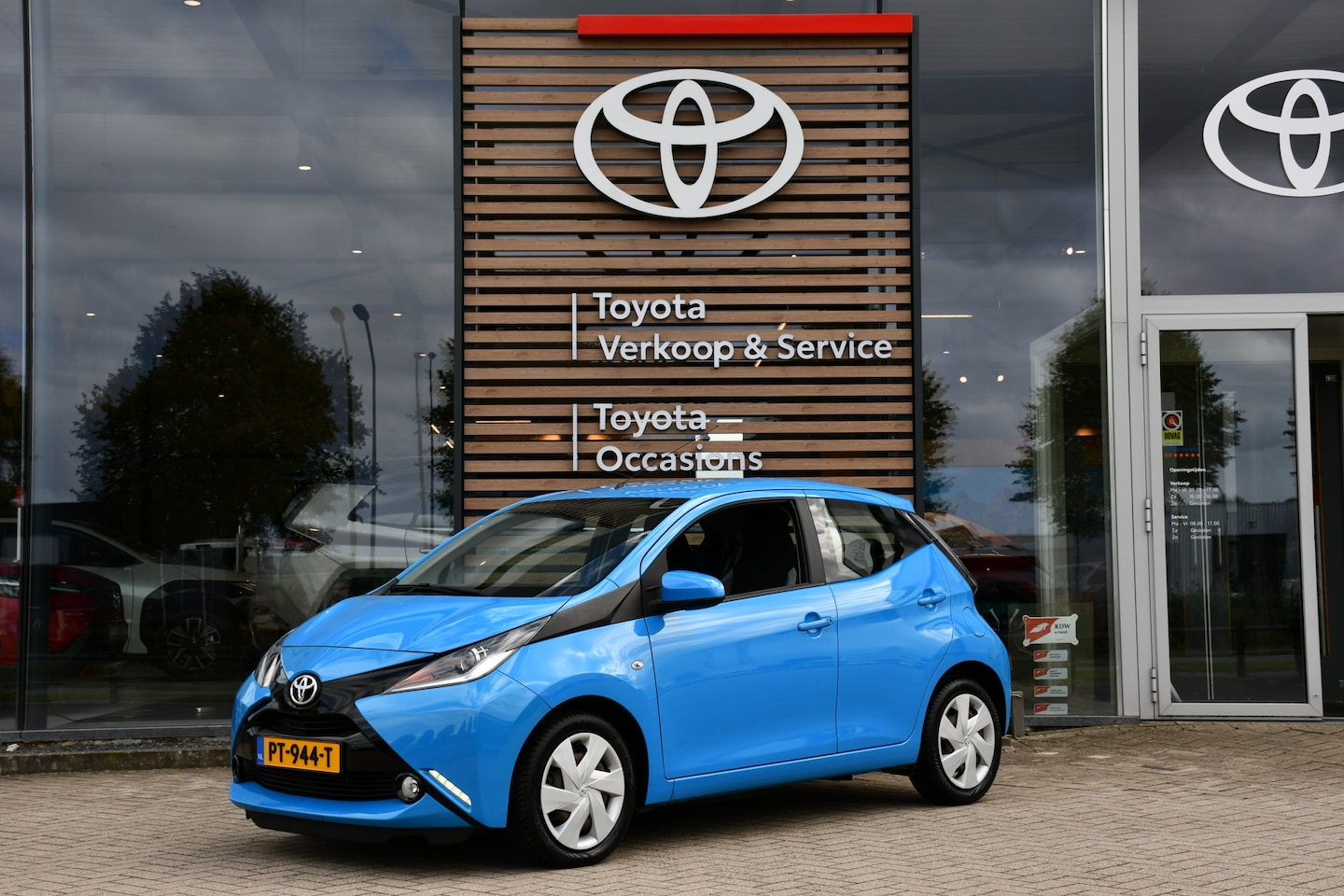 Toyota Aygo - 1.0 VVT-i x-play 5 Deurs 72pk | Airco | Bluetooth | LED dagrijverlichting | - AutoWereld.nl
