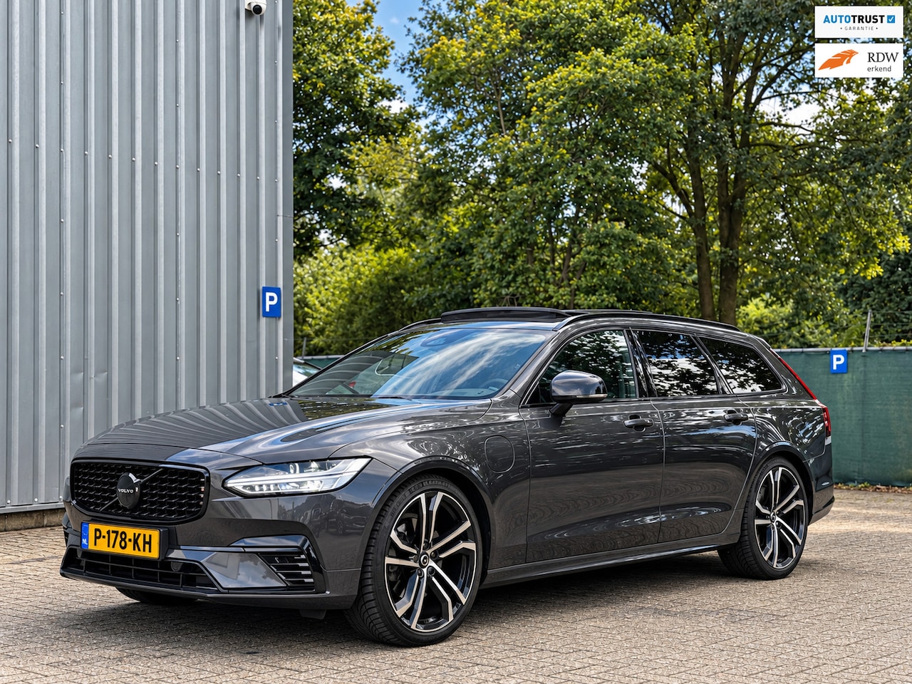 Volvo V90 - 2.0 T6 AWD R-Design / Pano / B&W Audio / 1st EIG + Dealeronderh - AutoWereld.nl