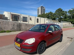 Volkswagen Polo - 1.2 Trendline Carplay Bluetooth Achteruitrijcamera Airco EL Ramen
