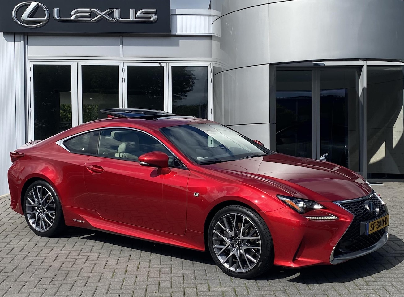 Lexus RC - 300h F SPORT Line NL-AUTO MARK-LEVINSON STOELVENT STOELVERW BLIND-SPOT - AutoWereld.nl