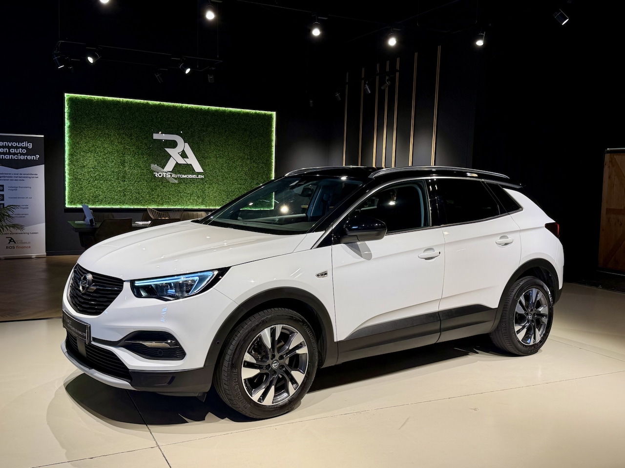 Opel Grandland X - 1.2 Turbo Executive Navi|Camera|LED|Keyles Wit! - AutoWereld.nl