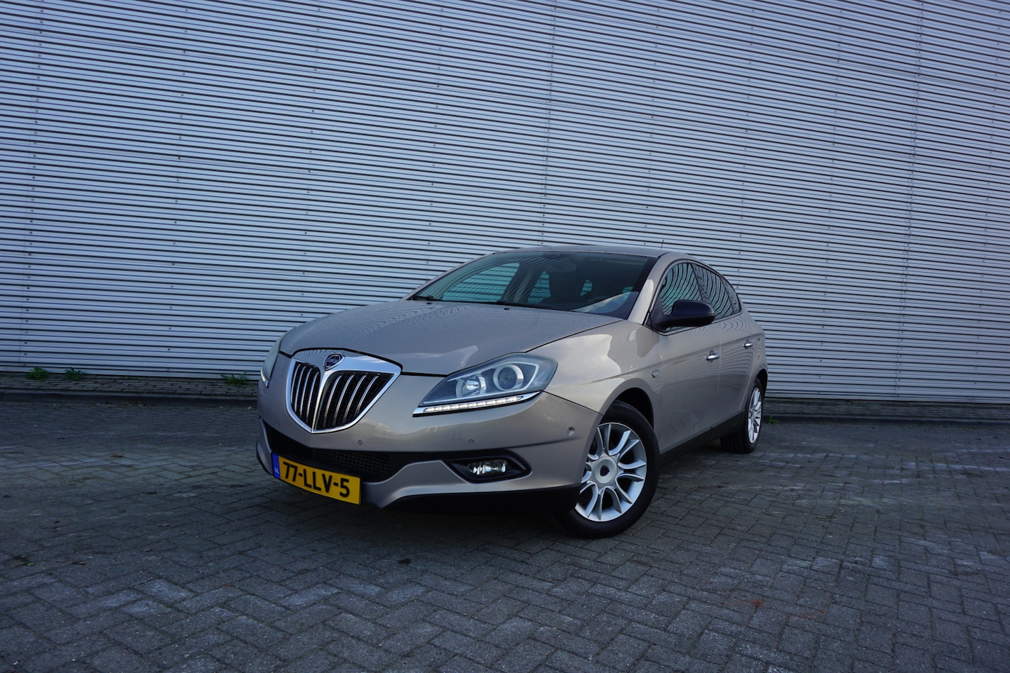 Lancia Delta - 1.4-16V Oro Climate / Navi / Cruise / Parkeers. / Elektr. ramen / Trekhaak / Lm velgen / N - AutoWereld.nl