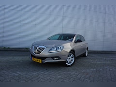 Lancia Delta - 1.4-16V Oro Climate / Navi / Cruise / Parkeers. / Elektr. ramen / Trekhaak / Lm velgen / N