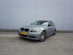 BMW 3-serie - 320i Executive Airco / Cruise / Parkeers. / Elektr. ramen / Lm velgen / NAP /