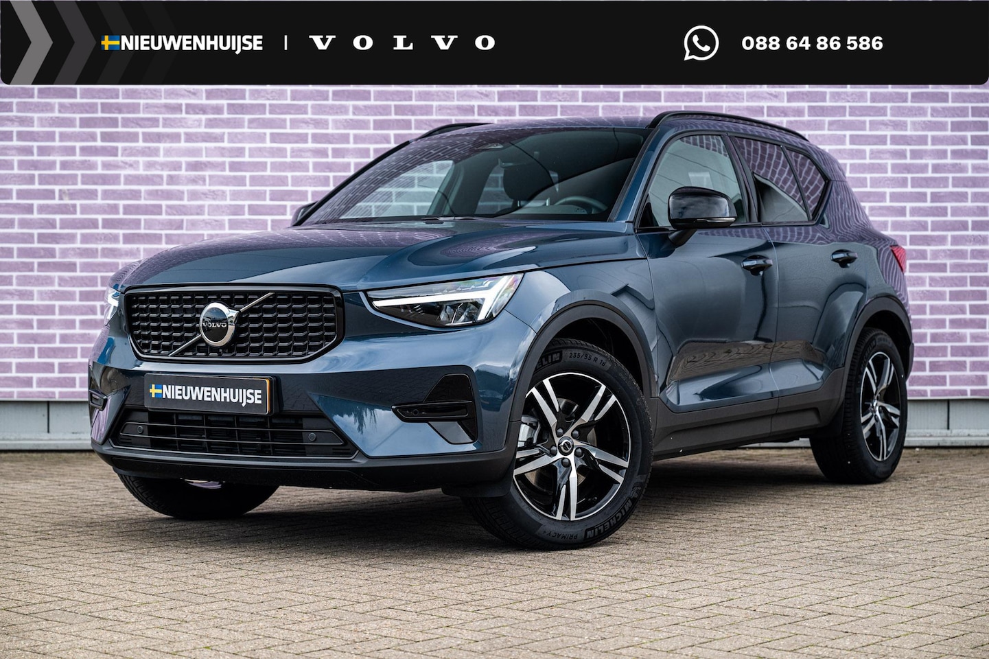 Volvo XC40 - 2.0 B4 Plus Dark | Trekhaak | Harman Kardon Audio | Achteruitrijcamera | Parkeersensoren | - AutoWereld.nl
