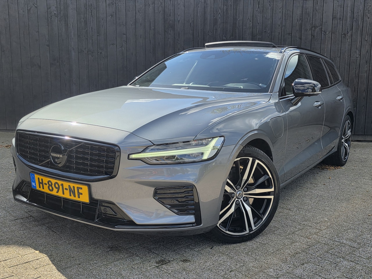 Volvo V60 - 2.0 T8 Twin Engine AWD R-Design 2.0 T8 Twin Engine AWD R-Design - AutoWereld.nl