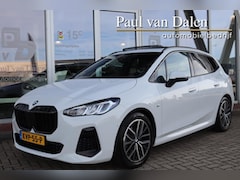 BMW 2-serie Active Tourer - (u06) 220i M-SPORT SHADOW LINE Panoramadak | Camera | Stoelverwarming | Sfeerverlichting |