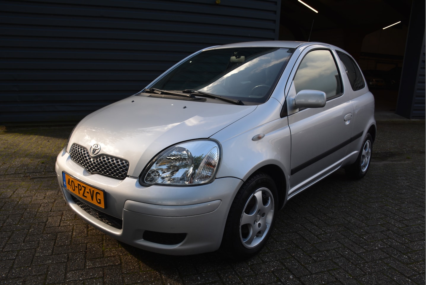Toyota Yaris - 1.3 VVT-i Sol Automaat Airco Centrale Deur Vergrendeling - AutoWereld.nl