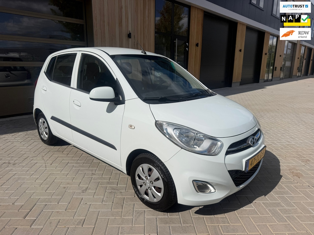 Hyundai i10 - 1.2 Plus 5DRS|Airco|Parkeersensoren|APK tot 2027 - AutoWereld.nl