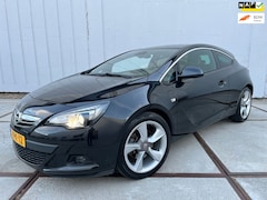 Opel Astra GTC - 1.6 Turbo 200 pk Sport | NAP | clima | navi | sensoren | sportstoelen | 19"velgen | ledere