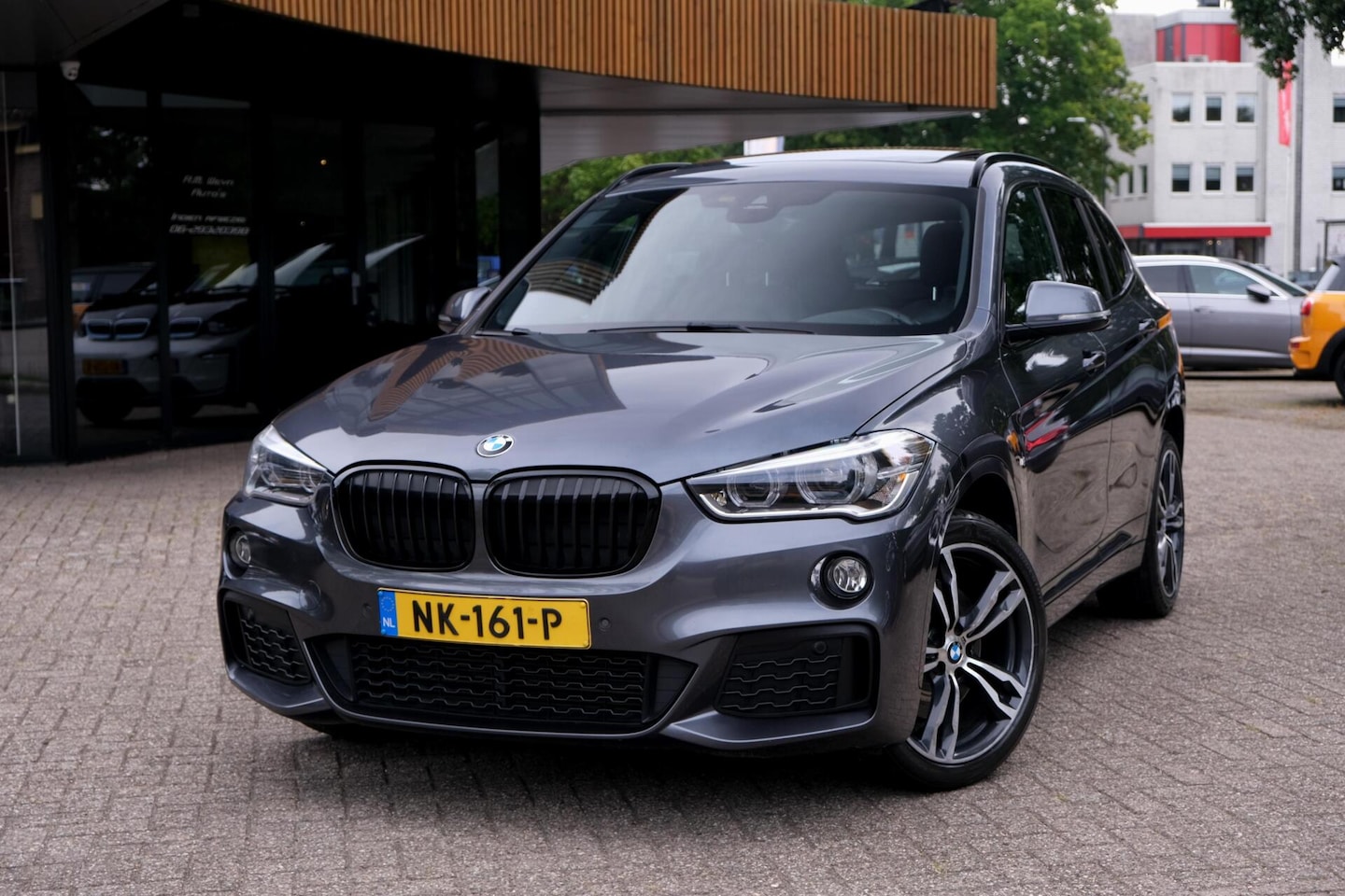 BMW X1 - sDrive20i Centennial High Executive|Rijklaar!|M-Sport|Pano|HUD|Camera|Trekhaak|Stoelverwar - AutoWereld.nl