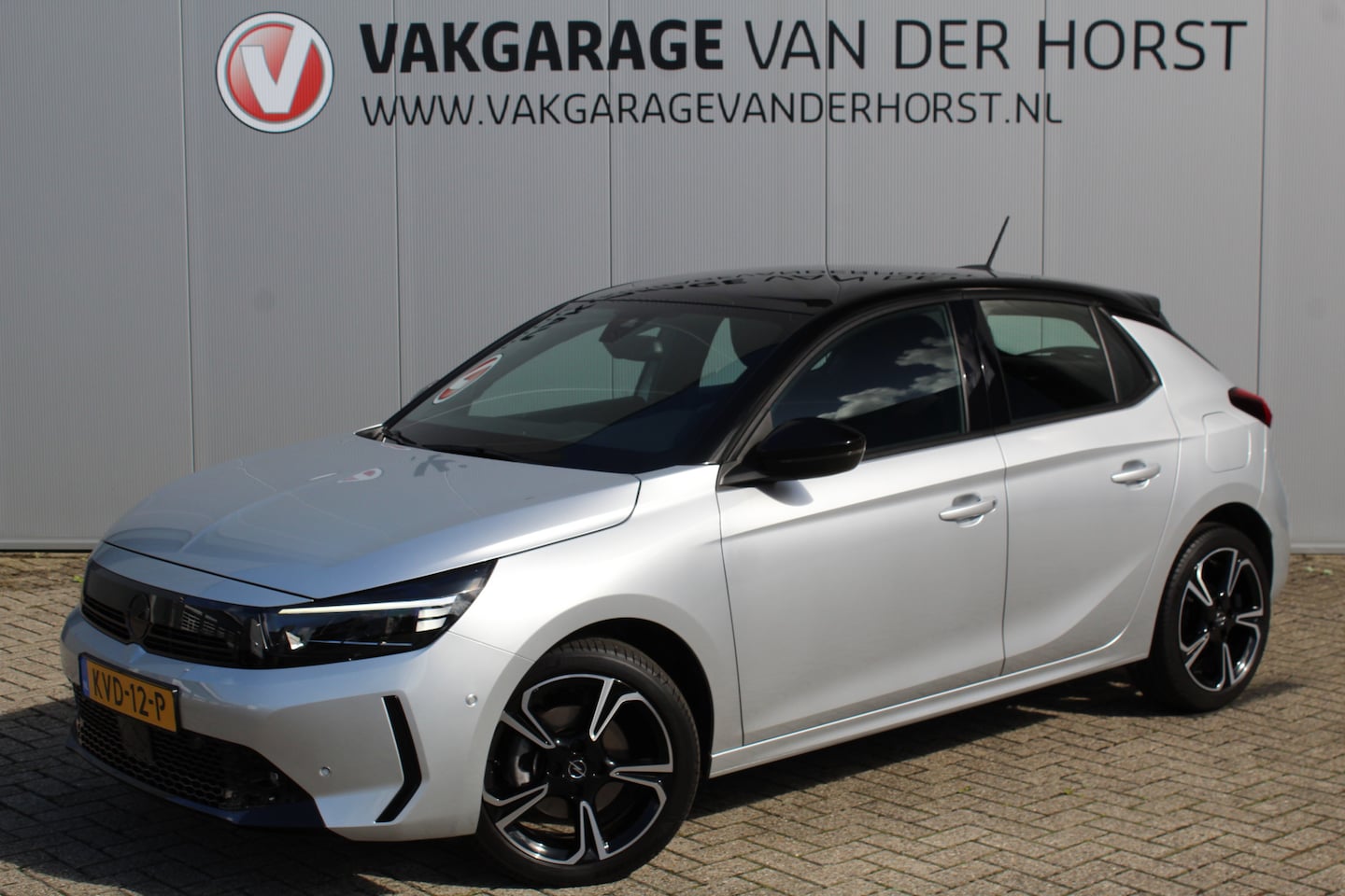 Opel Corsa - 1.2-100pk Turbo Ultimate. In nieuwstaat verkerende Opel Corsa ! Autm. airco, cruise cntrl, - AutoWereld.nl