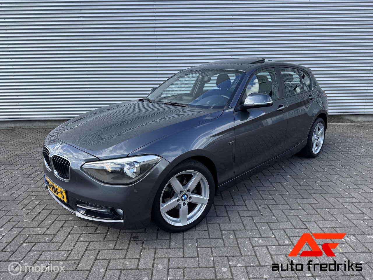 BMW 1-serie - 116i Business+ Sport | Panorama dak | Navigatie | - AutoWereld.nl