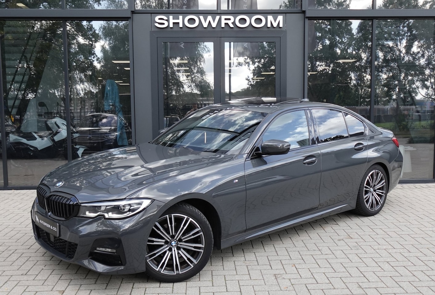 BMW 3-serie - 320i High Executive PANO H&K LEDER - AutoWereld.nl