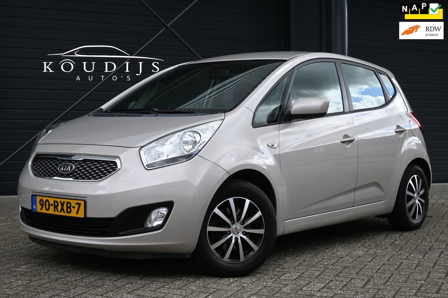 Kia Venga - 1.6 CVVT X-tra 1.6 CVVT X-tra, Bluetooth, Trekhaak, Cruise control, Automaat - AutoWereld.nl