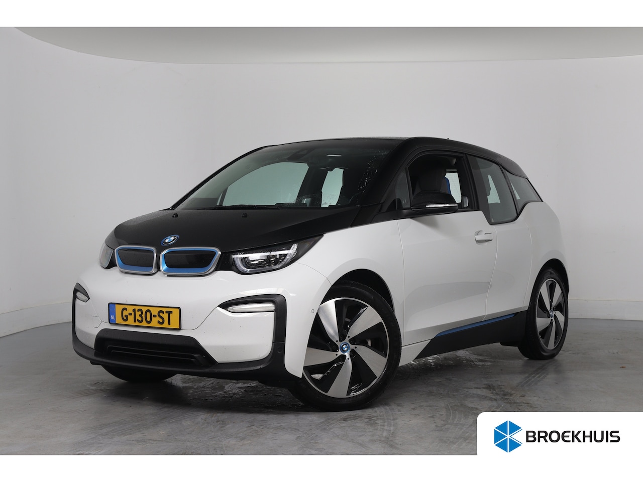 BMW i3 - Basis 120Ah 42 kWh | Navigatie | Camera | LED | Cruise Adaptive | Parkeersensoren V+A | St - AutoWereld.nl