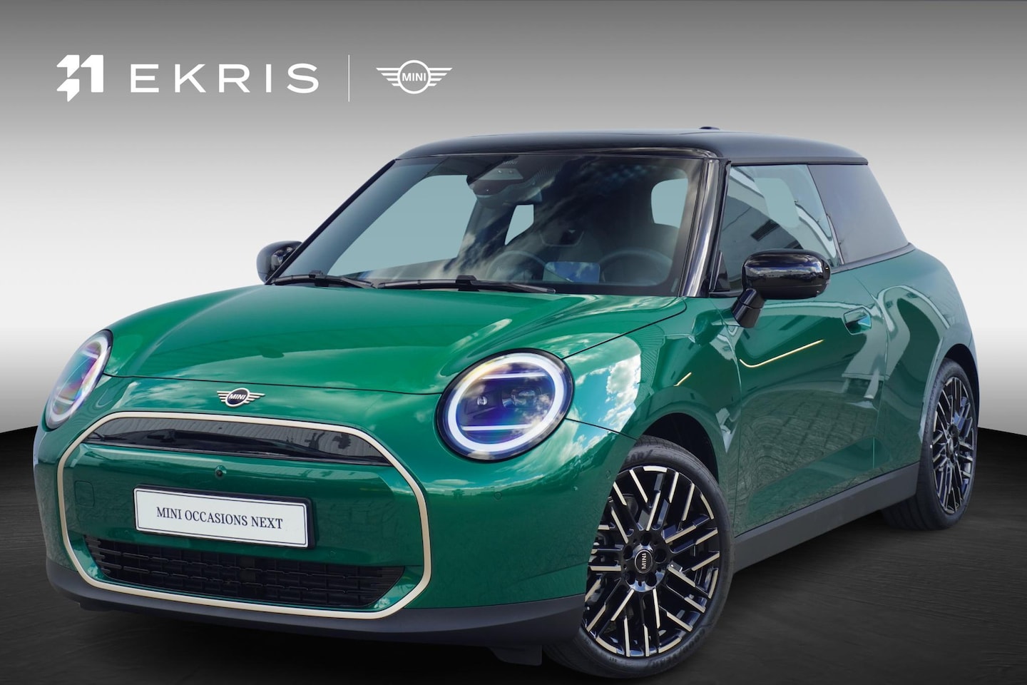 MINI 3-Deurs - Cooper E | Favoured Trim | Pakket L | Harman Kardon | Glazen Panoramadak | Comfort Access - AutoWereld.nl