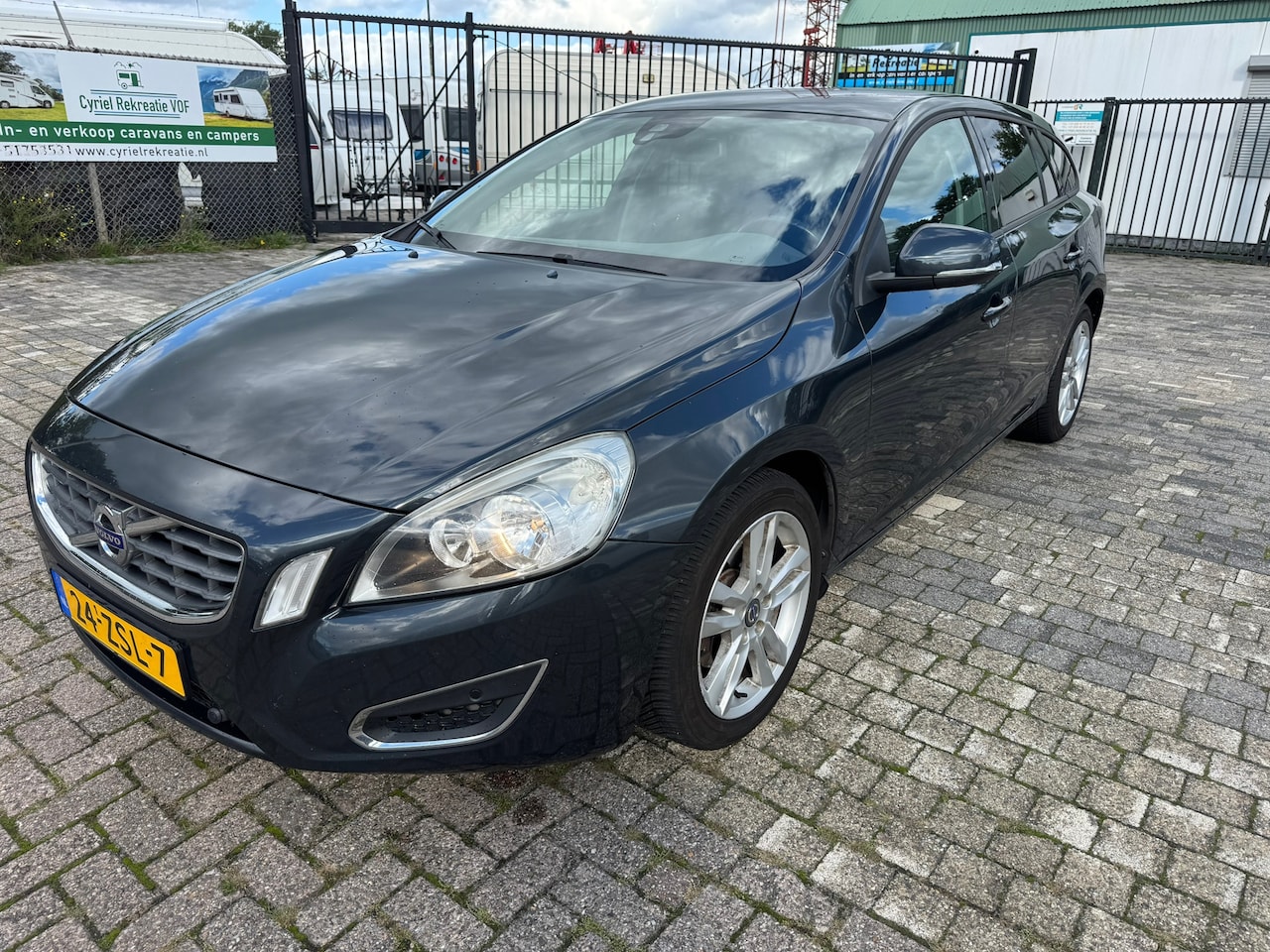 Volvo V60 - 2.0 D4 Kinetic 5 CILINDER - AutoWereld.nl