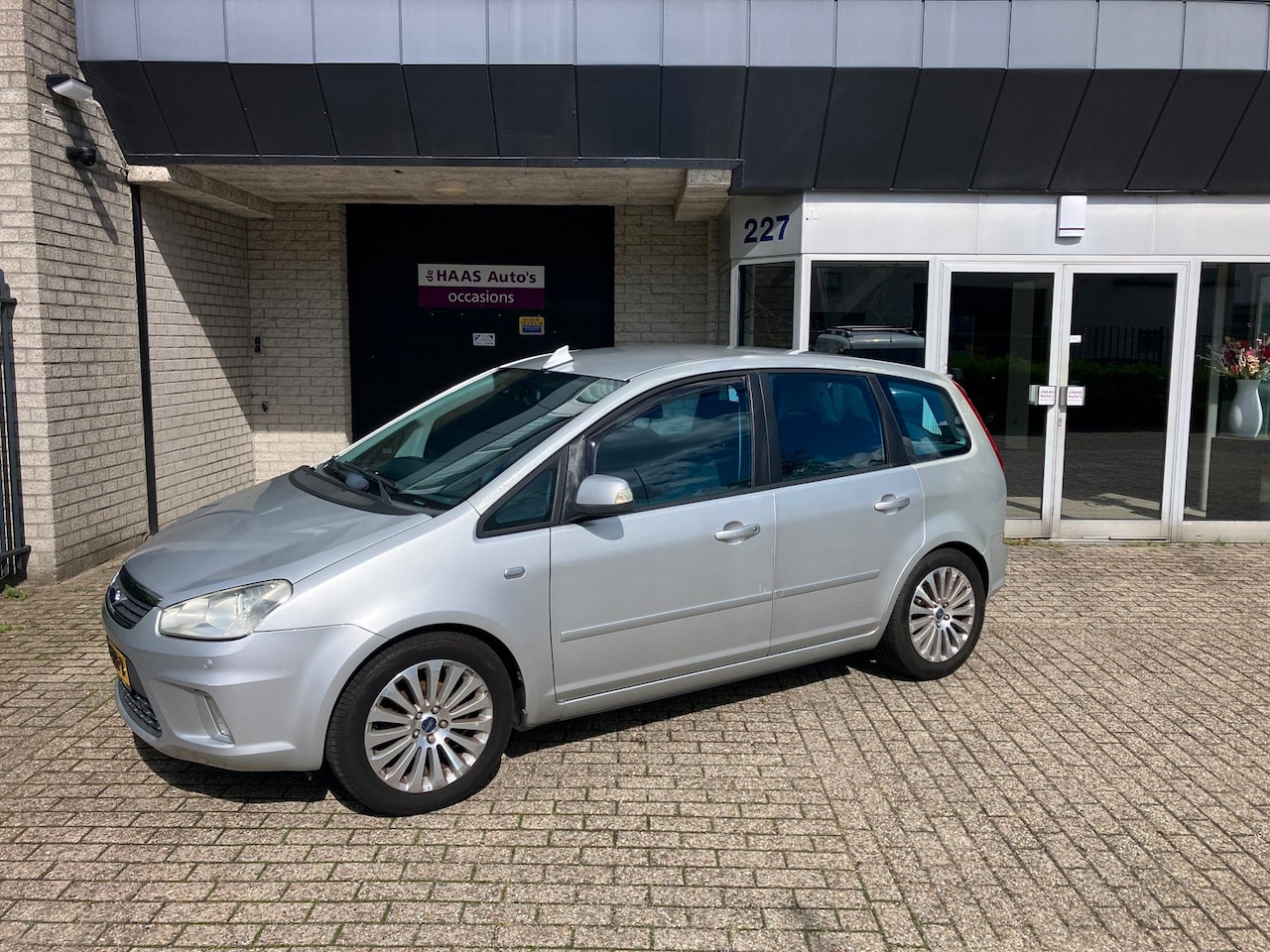 Ford C-Max - 1.8-16V Limited / APK SEPTEMBER 2027 / TREKHAAK / CLIMA / NAVI - AutoWereld.nl