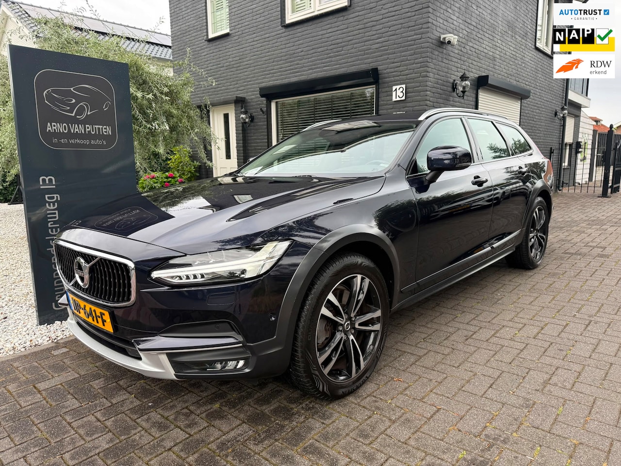 Volvo V90 Cross Country - 2.0 D4 Pro AWD / Zeer netjes! - AutoWereld.nl