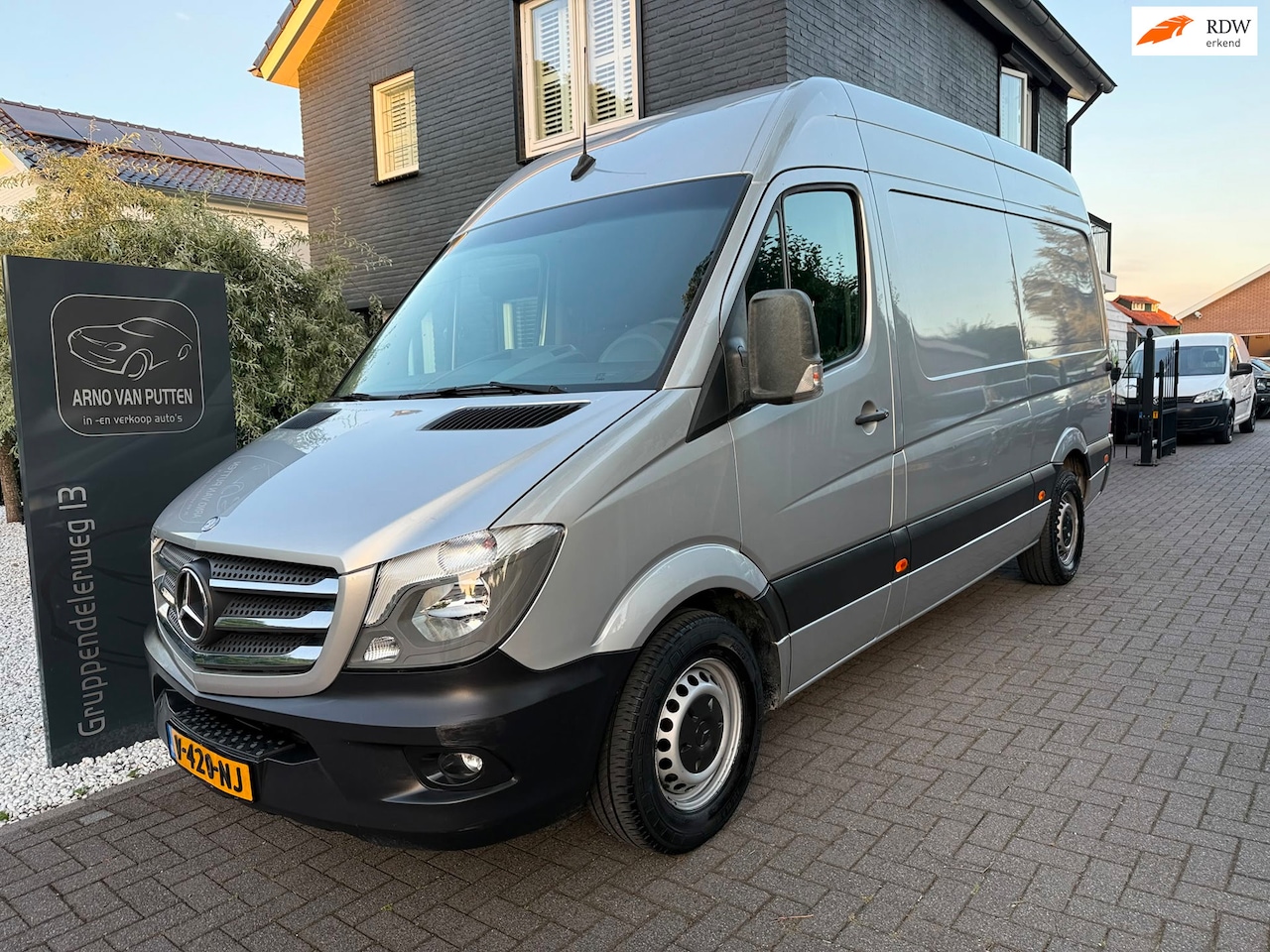 Mercedes-Benz Sprinter - 319 CDI 3.0 V6 /L2H2 /Camera /Airco /Cruise /Automaat - AutoWereld.nl