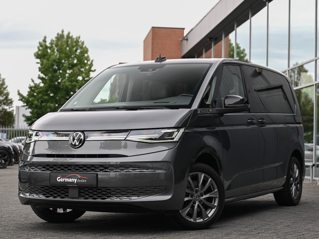 Volkswagen Multivan - 1.4 eHybrid 218pk 7-Pers Energetic Pano IQ-Light Keyless Head-Up 360-Cam Sfeerverl - AutoWereld.nl