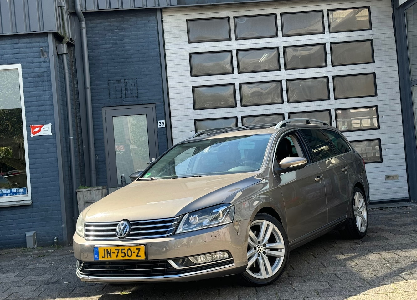 Volkswagen Passat Variant - 2.0 TDI Highline BlueMotion | Clima | Pano | DSG | Leer - AutoWereld.nl