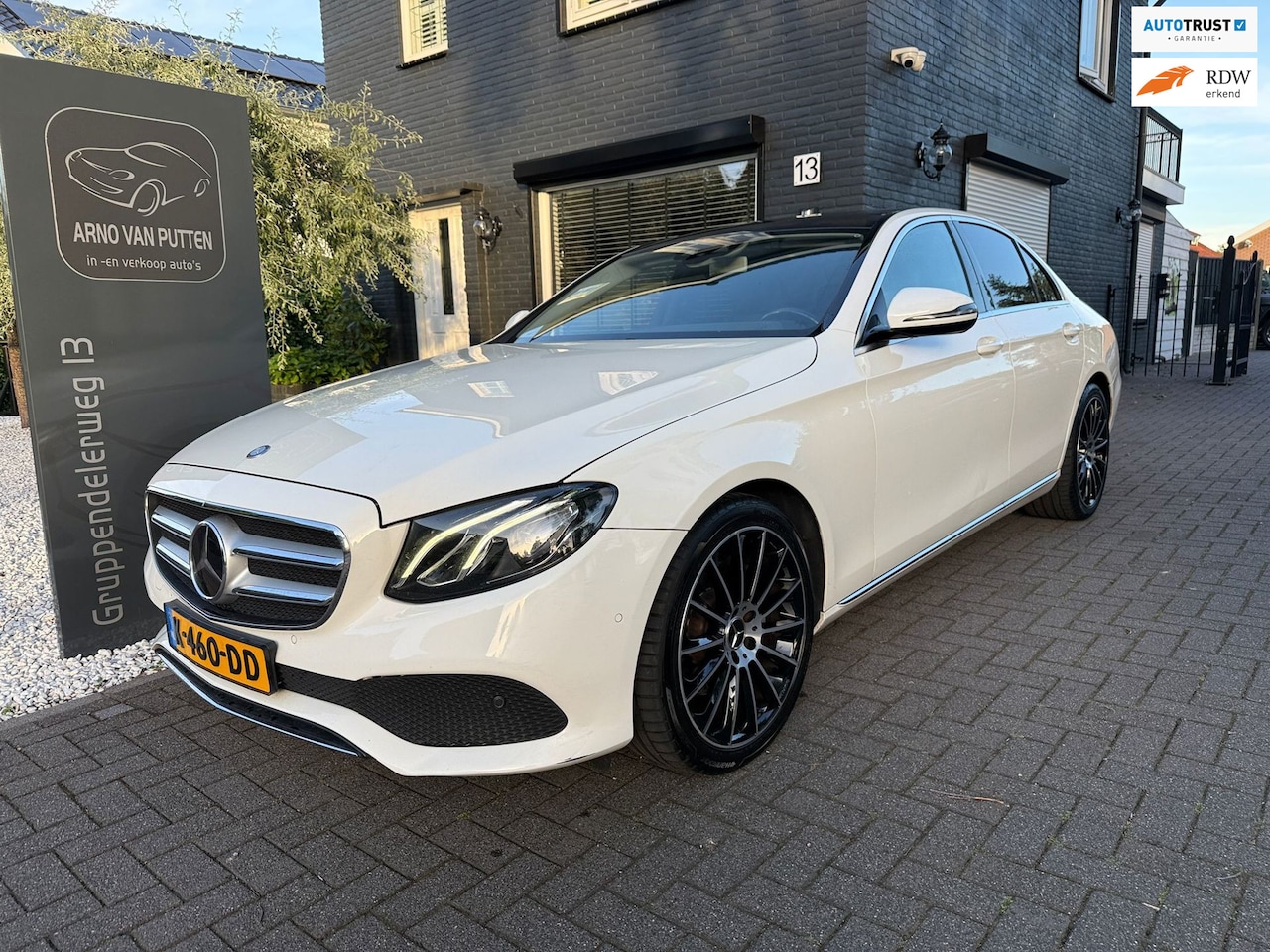Mercedes-Benz E-klasse - 200 4MATIC Premium /Burmester /Schuifdak /Sfeerverlichting - AutoWereld.nl