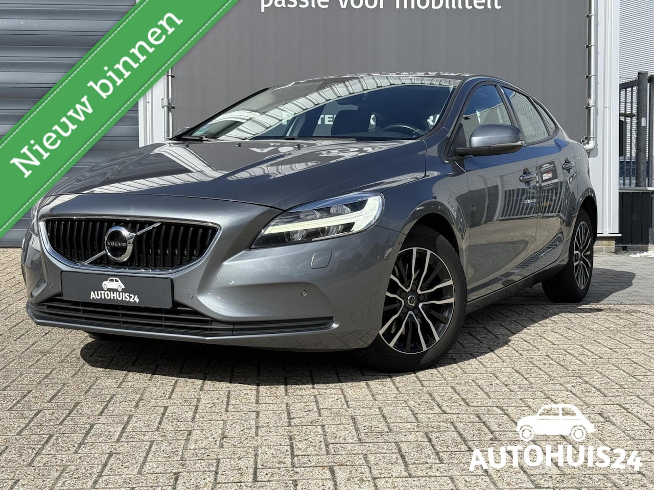 Volvo V40 - 2.0 T2 Nordic 2.0 T2 Nordic+ - AutoWereld.nl