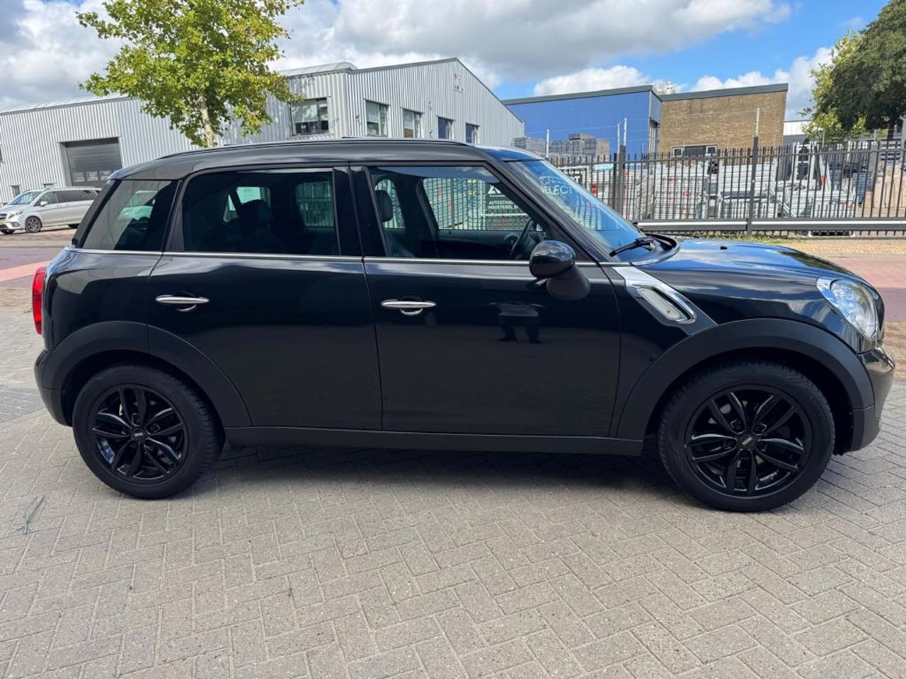MINI Countryman - 1.6 Cooper Salt (PANO.STOELVERWARMING, NAVIGATIE, CRUISE CONTROL, PARKEERSENSOREN) - AutoWereld.nl