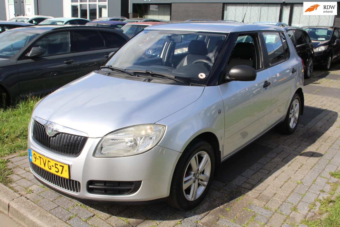 Skoda Fabia - 1.2 Classic 5-deurs €1.495,- Airco Licht metalen Velgen Elc. pakket APK - AutoWereld.nl